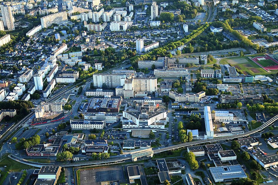 photo - Vue aérienne de l'hôpital Pontchaillou