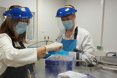 photo centre ressources biologiques - Préparation d'une mise à disposition d'échantillons biologiques