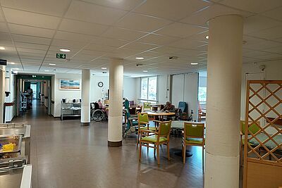 photo - Salle à manger du service de soins et réadaptation (SSR) La Tauvrais