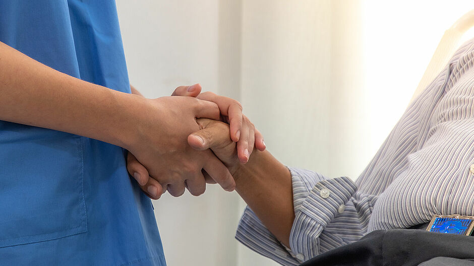 photo - mains médecin et pateint