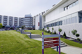 photo façade hôpital Sud - Agrandir l'image (fenêtre modale)