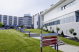 photo façade hôpital Sud - Agrandir l'image (fenêtre modale)